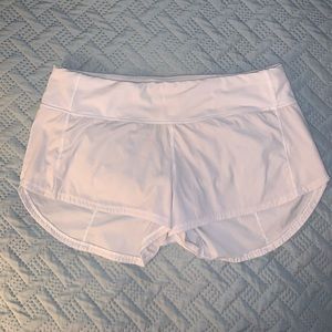 WORN TWICE 2.5 in LuLulemon 6 Speed Up short white
